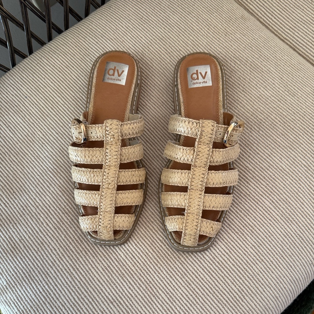 DV by Dolce Vita Falcun Natural Raffia Women's Cream Sandals / Mules. Nwots 7.5